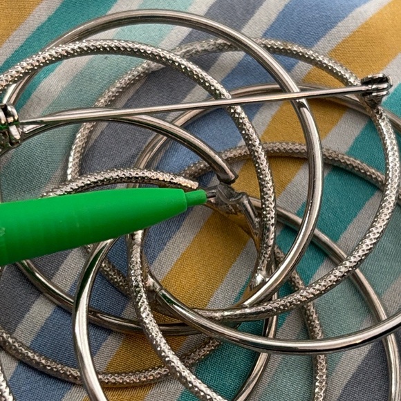 Large Silvertone Wire Coil Brooch - Picture 5 of 6